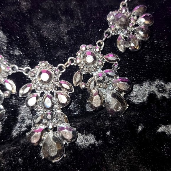 Silver with black rhinestone necklace - Picture 2 of 2